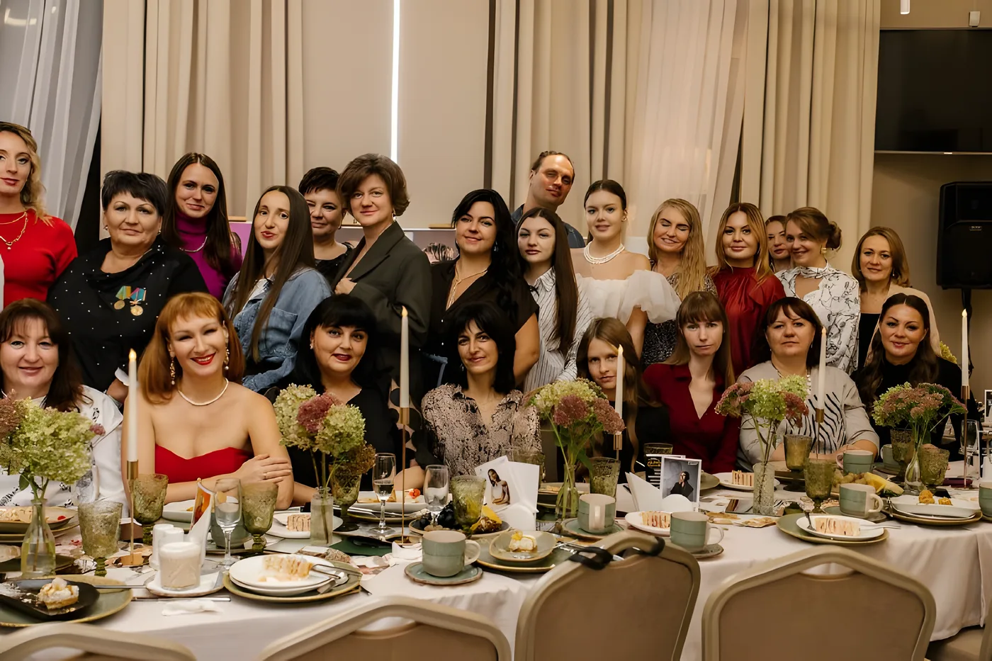Участницы за общим столом